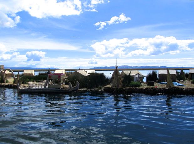 Isla Uros, lago Titicaca