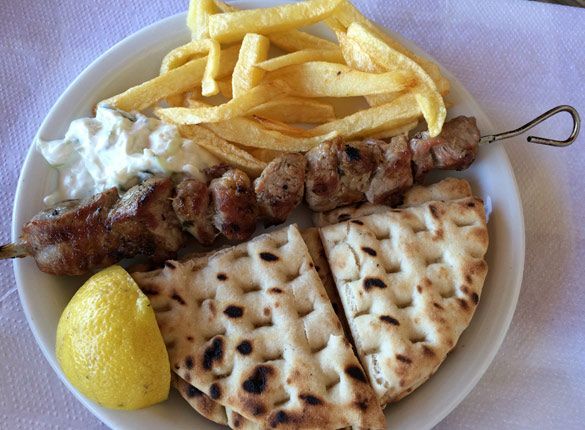 Grecia-cocina-souvlaki-tsatsiki