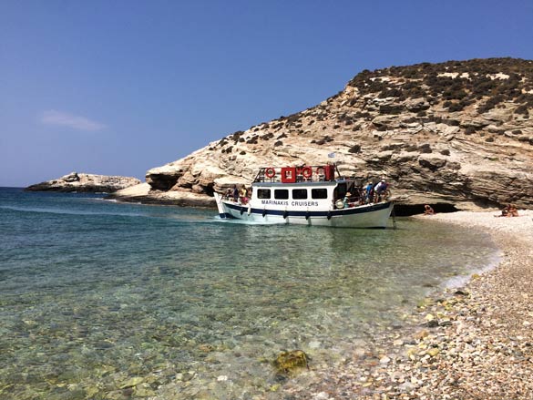 Barco-playas-folegandros