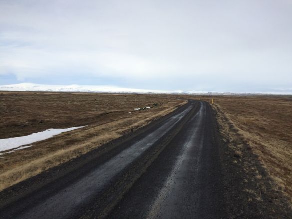 Cuatro-dias-en-Islandia-carretera-pista