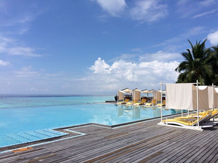Coco Bodu Hithi Maldivas infinty pool
