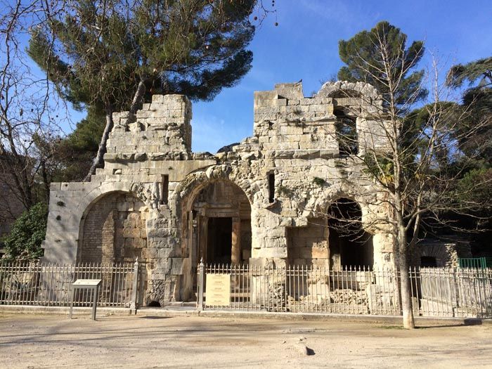 Templo Diana Nimes exterior