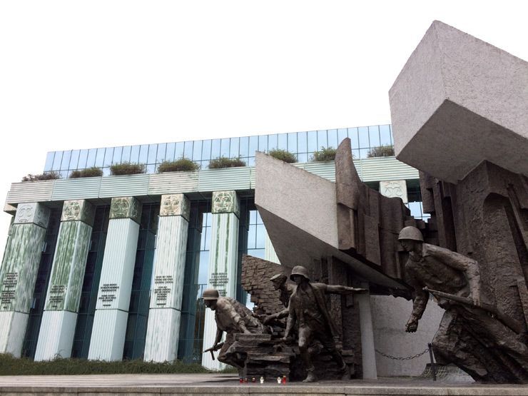 Dos-dias-en-Varsovia-Monumento-Guerra