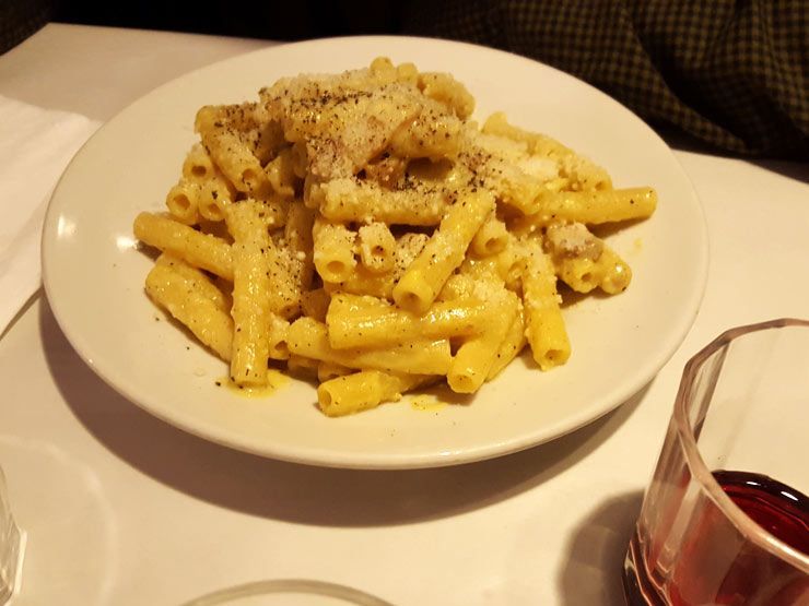 Donde comer bien en Roma rigatoni a la carbonara