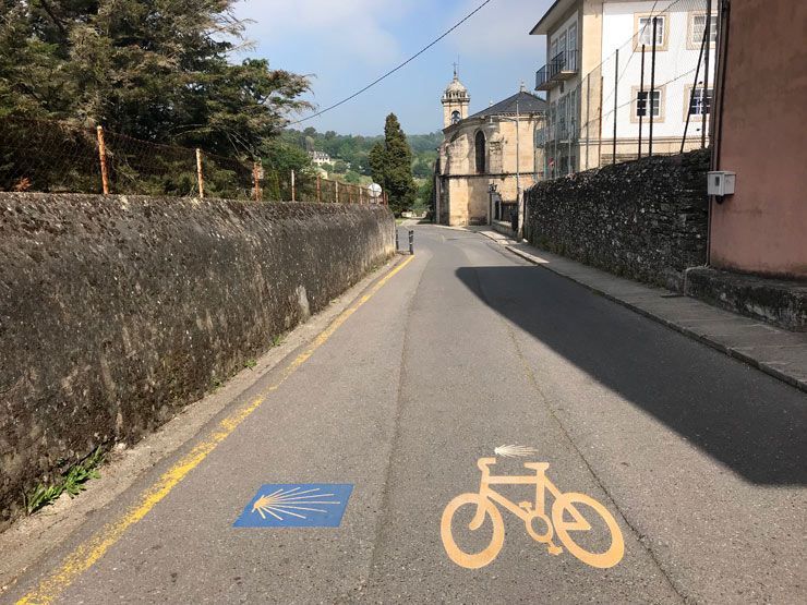 Guia del camino Francés de Sarria a Santiago de Compostela Camino-Francesc-bicicleta