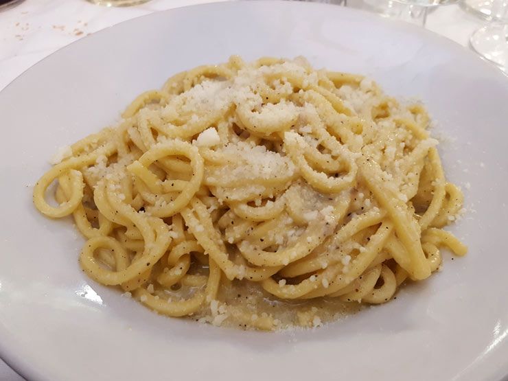 Donde comer bien en Roma espagueti caccio e pepe