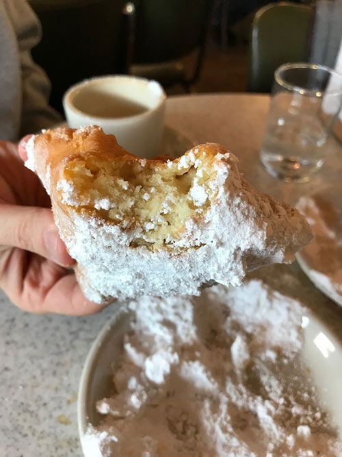 NOLA-Cafe-du-Monde-Beignets