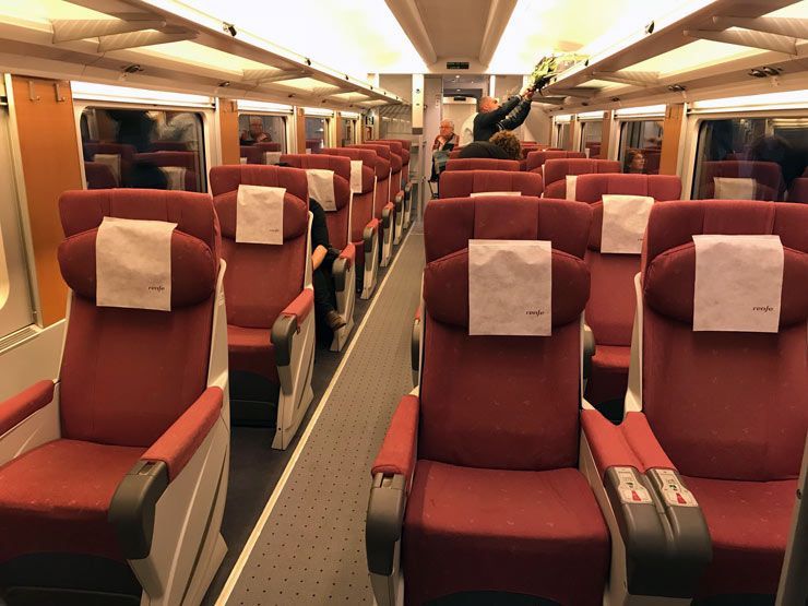Guia del camino Francés de Sarria a Santiago de Compostela Tren-nocturno-Sarria-Galicia