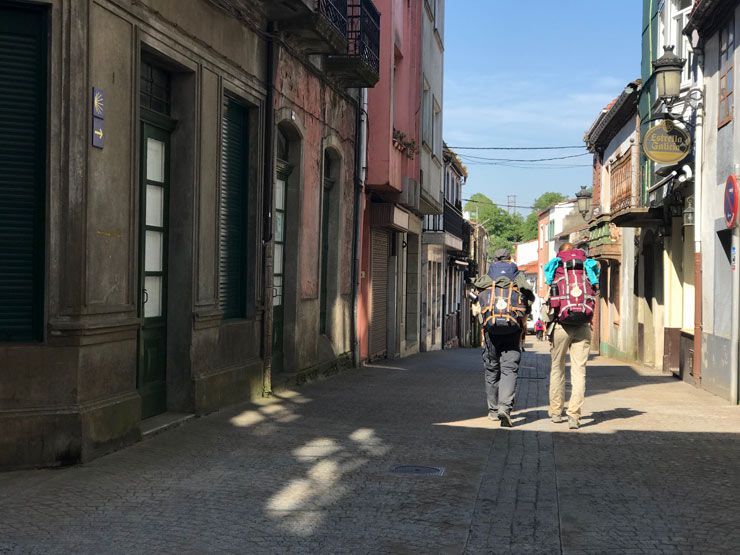 Camino-Frances-Melide-peregrinos