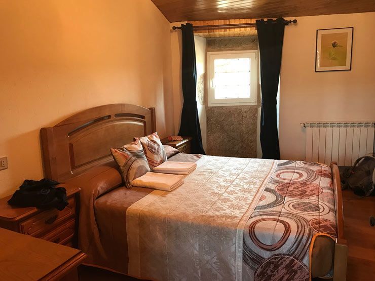 Camino-Frances-Casa-Garcia-Gonzar-habitacion