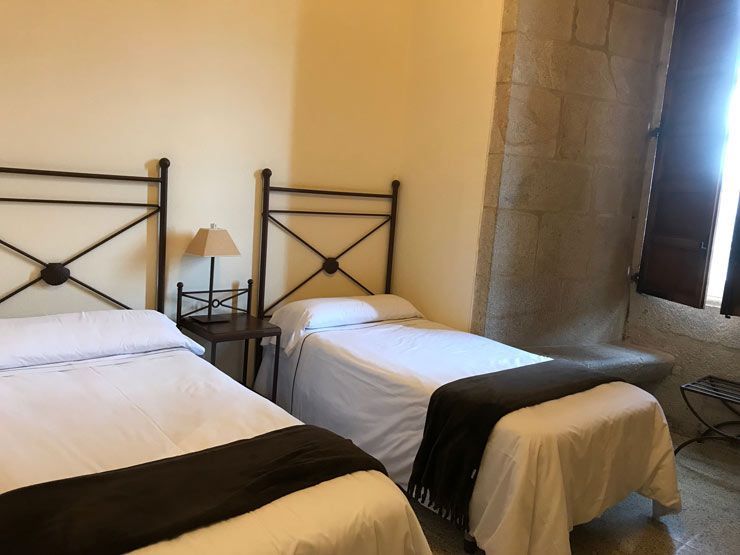 Hospederia-Monasterio-Martin-Pinario-habitacion