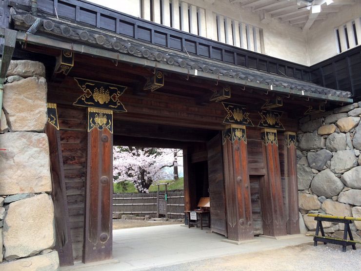 Matsumoto-castillo-entrada-Kuromon