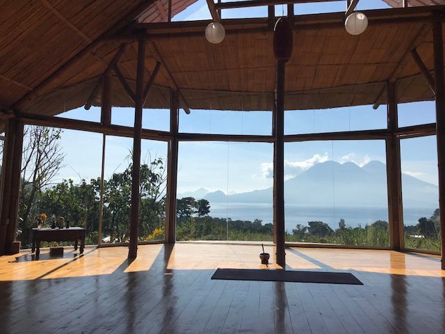 Doron-Yoga-lago-Atitlan