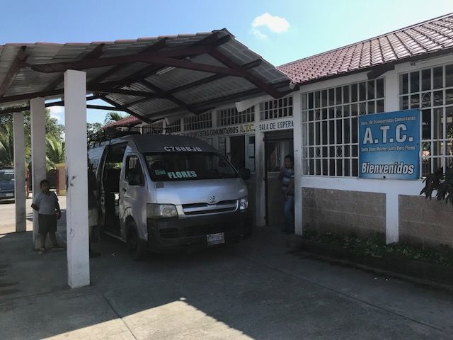 Taxi colectivo Frontera a Flores